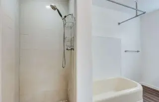 2 Bedroom Apt in W Pico Blvd