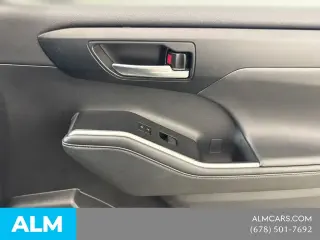 Toyota Highlander 2023 XLE 4dr SUV