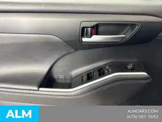 Toyota Highlander 2023 XLE 4dr SUV