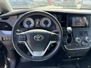 Toyota Sienna 2017 SE 8-Passenger 4dr Mini-Van