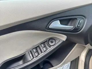 Ford Focus 2018 SE 4dr Hatchback