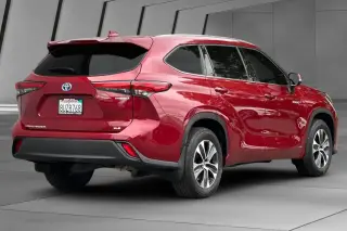 Toyota Highlander Hybrid 2021 AWD XLE 4dr SUV