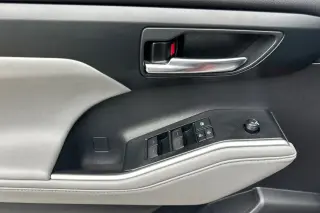 Toyota Highlander Hybrid 2021 AWD XLE 4dr SUV