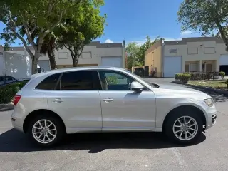 Audi Q5 ( Cash )