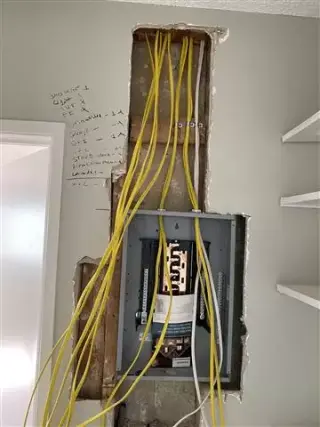 San Pedro electricians