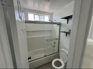 dos habitaciones y un baño