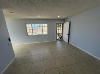 dos habitaciones y un baño