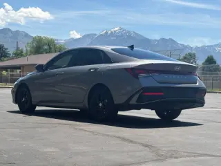 2024 Hyundai Elantra SE