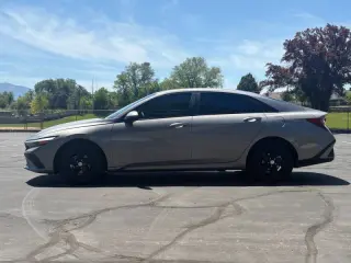 2024 Hyundai Elantra SE