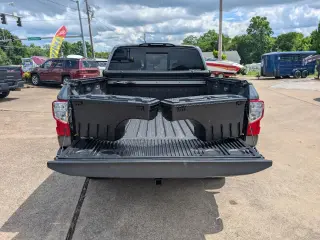2017 Nissan Titan