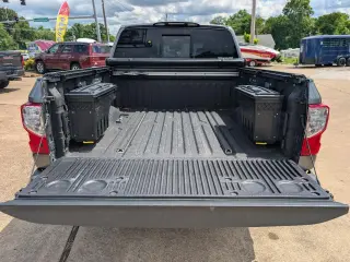 2017 Nissan Titan