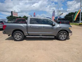 2017 Nissan Titan