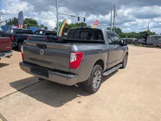 2017 Nissan Titan