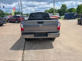 2017 Nissan Titan