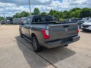2017 Nissan Titan