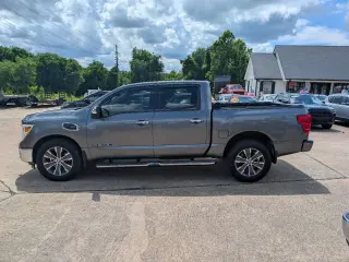 2017 Nissan Titan