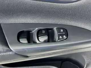 Nissan Sentra 2017 S 4dr Sedan 6M