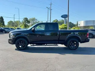 Ram 1500 Classic 2022 4x4 SLT 4dr Quad Cab 6.3 ft. SB Pickup