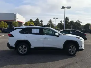 Toyota RAV4 2023 XLE 4dr SUV