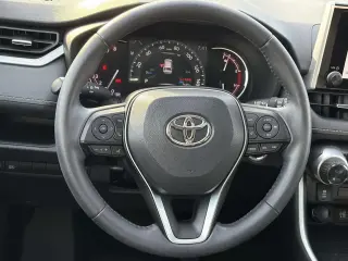 Toyota RAV4 2023 XLE Premium 4dr SUV