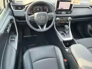 Toyota RAV4 2023 XLE Premium 4dr SUV