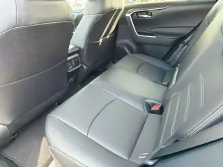 Toyota RAV4 2023 XLE Premium 4dr SUV