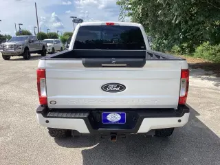 Ford F-250 Super Duty 2019 4x4 Lariat 4dr Crew Cab 6.8 ft. SB Pickup
