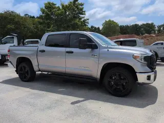 Toyota Tundra 2018 4x2 SR5 4dr CrewMax Cab Pickup SB (5.7L V8)