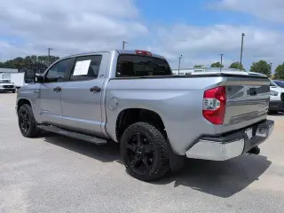 Toyota Tundra 2018 4x2 SR5 4dr CrewMax Cab Pickup SB (5.7L V8)