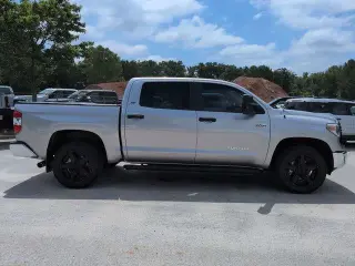 Toyota Tundra 2018 4x2 SR5 4dr CrewMax Cab Pickup SB (5.7L V8)