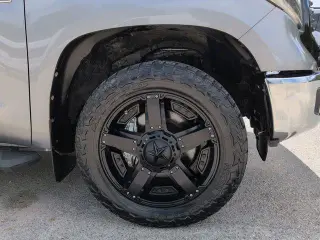 Toyota Tundra 2018 4x2 SR5 4dr CrewMax Cab Pickup SB (5.7L V8)