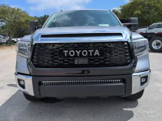 Toyota Tundra 2018 4x2 SR5 4dr CrewMax Cab Pickup SB (5.7L V8)