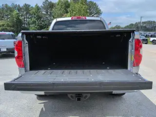 Toyota Tundra 2018 4x2 SR5 4dr CrewMax Cab Pickup SB (5.7L V8)