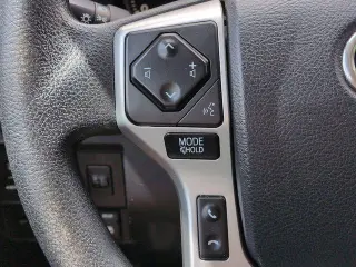 Toyota Tundra 2018 4x2 SR5 4dr CrewMax Cab Pickup SB (5.7L V8)