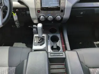 Toyota Tundra 2018 4x2 SR5 4dr CrewMax Cab Pickup SB (5.7L V8)