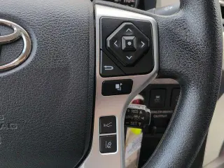 Toyota Tundra 2018 4x2 SR5 4dr CrewMax Cab Pickup SB (5.7L V8)