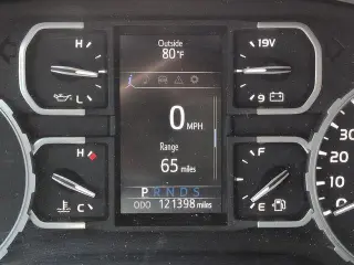 Toyota Tundra 2018 4x2 SR5 4dr CrewMax Cab Pickup SB (5.7L V8)