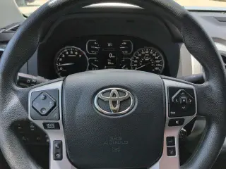 Toyota Tundra 2018 4x2 SR5 4dr CrewMax Cab Pickup SB (5.7L V8)