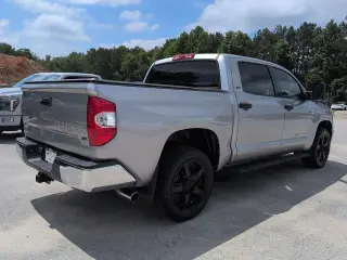 Toyota Tundra 2018 4x2 SR5 4dr CrewMax Cab Pickup SB (5.7L V8)