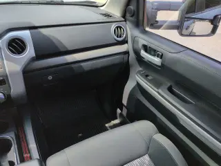 Toyota Tundra 2018 4x2 SR5 4dr CrewMax Cab Pickup SB (5.7L V8)