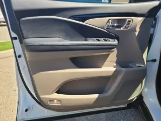 Honda Pilot 2019 AWD Touring 4dr SUV w/Rear Captain's Chairs