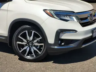 Honda Pilot 2019 AWD Touring 4dr SUV w/Rear Captain's Chairs