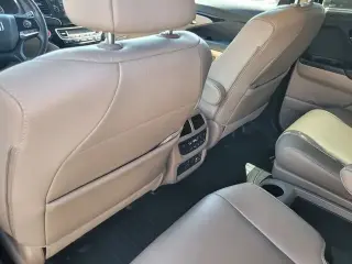 Honda Pilot 2019 AWD Touring 4dr SUV w/Rear Captain's Chairs