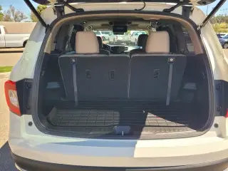 Honda Pilot 2019 AWD Touring 4dr SUV w/Rear Captain's Chairs