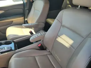 Honda Pilot 2019 AWD Touring 4dr SUV w/Rear Captain's Chairs