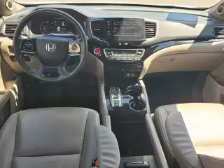 Honda Pilot 2019 AWD Touring 4dr SUV w/Rear Captain's Chairs