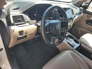 Honda Pilot 2019 AWD Touring 4dr SUV w/Rear Captain's Chairs