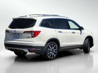 Honda Pilot 2019 AWD Touring 4dr SUV w/Rear Captain's Chairs