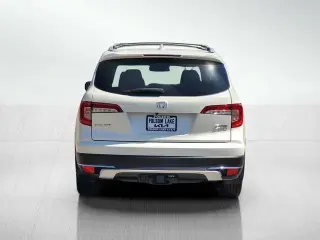 Honda Pilot 2019 AWD Touring 4dr SUV w/Rear Captain's Chairs