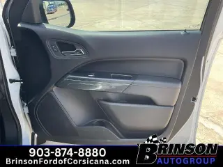 GMC Canyon 2021 4x4 AT4 4dr Crew Cab 5 ft. SB (Cloth)